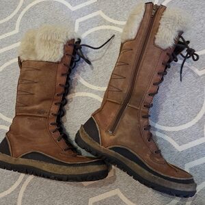 Merrell Women's Tan and Black Winter Boots